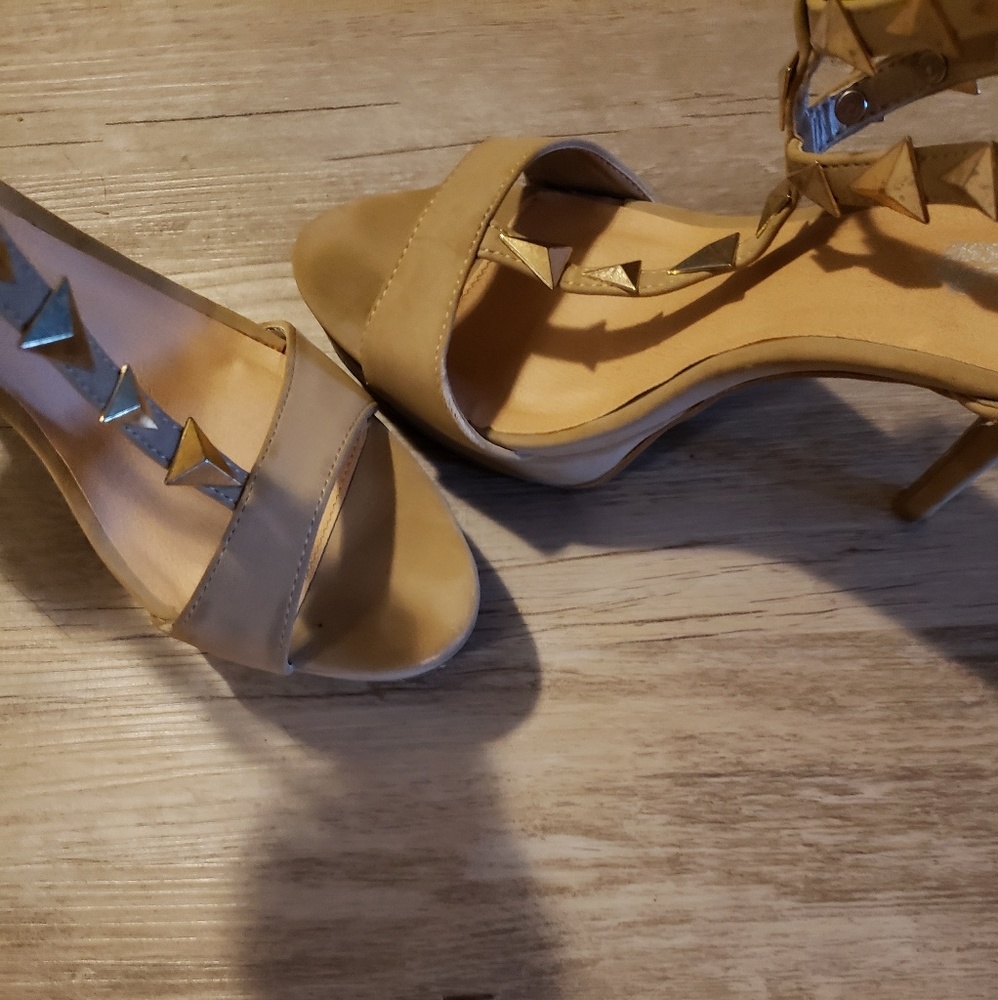 🎉🎉 Host Pick🎉🎉 Sexy Cream Colored Stillettos - Picture 2 of 6